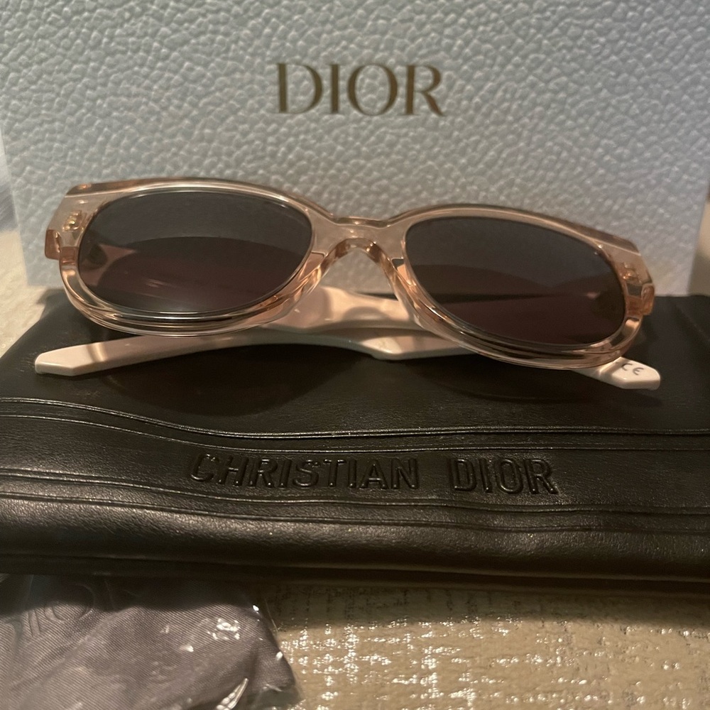 Selling Dior glasses used twice. Like new.